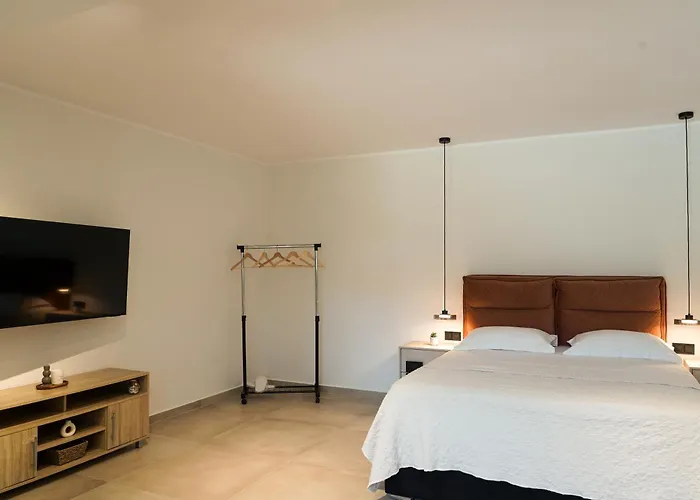 Apademia Comfort 45 Sqm Σκύρος